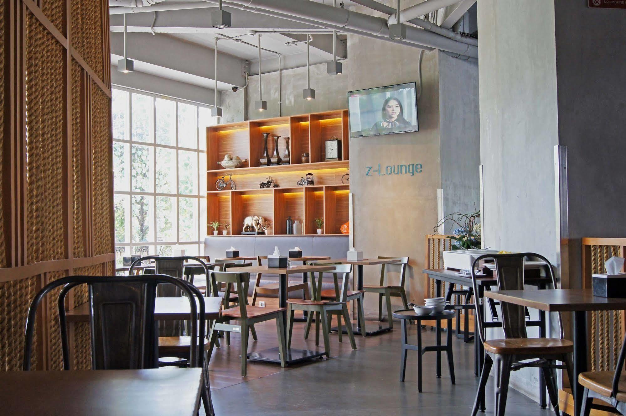 杰姆萨利祖姆斯玛特酒店 泗水 外观 照片