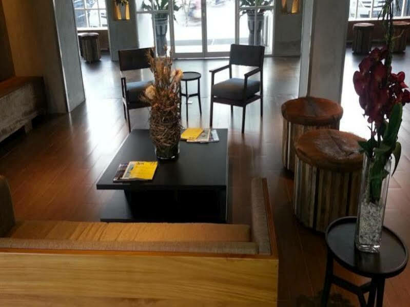 杰姆萨利祖姆斯玛特酒店 泗水 外观 照片